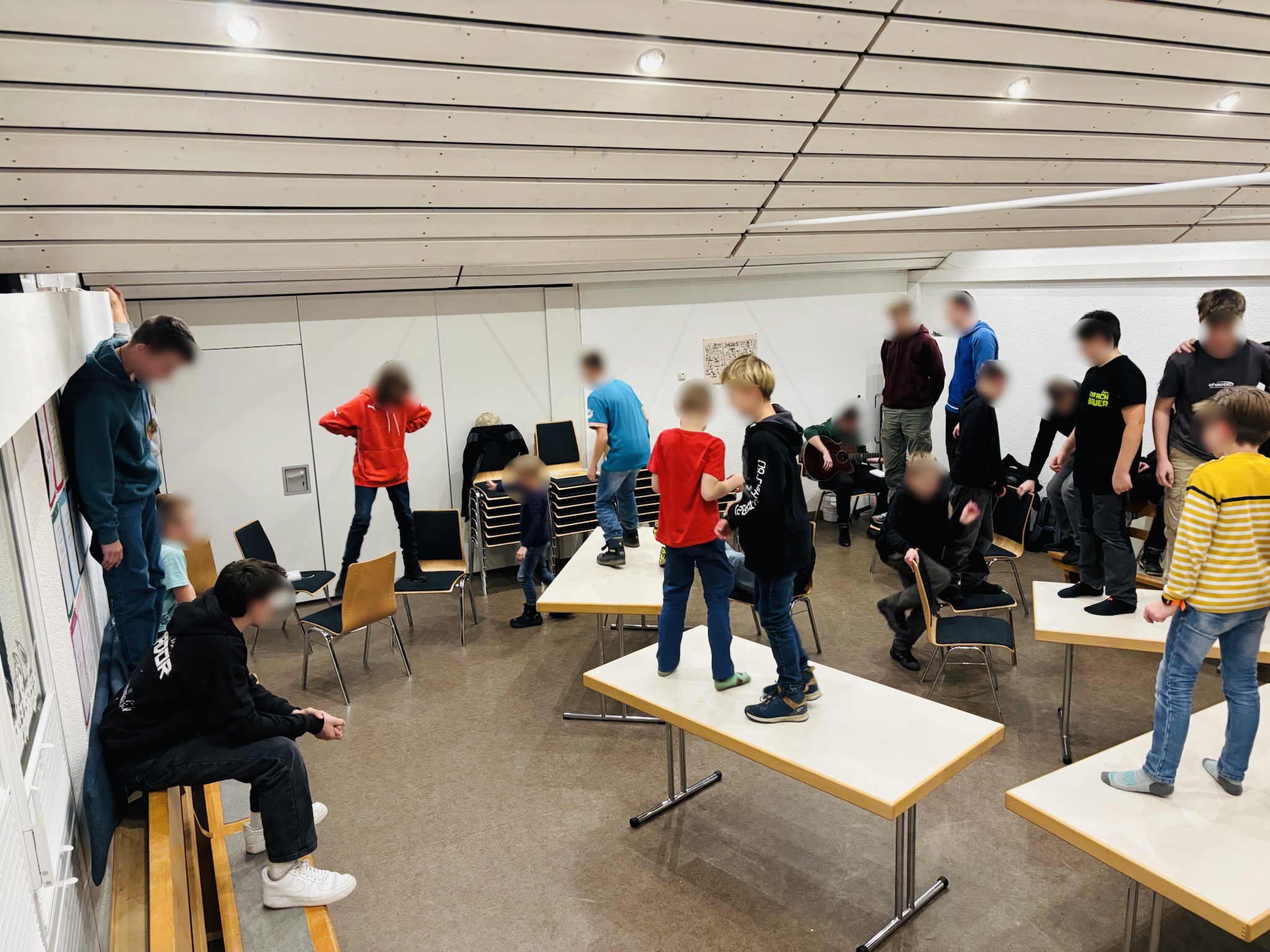 2CEF12E0-CBE1-461E-8E4D-02ED83646A8E_1_201_a